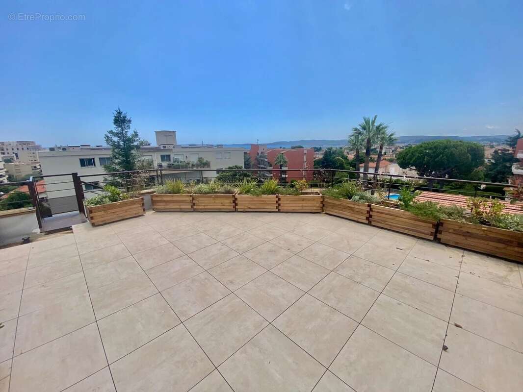 Appartement à SAINT-LAURENT-DU-VAR