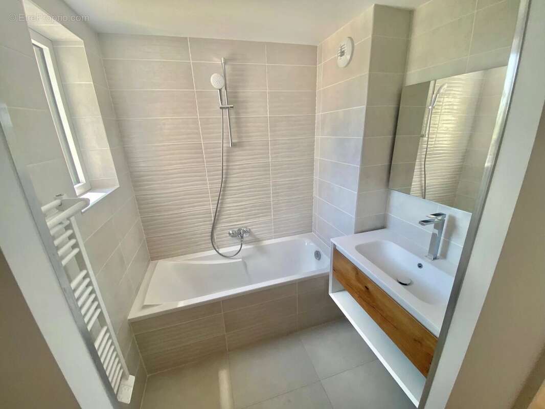 Appartement à SAINT-LAURENT-DU-VAR