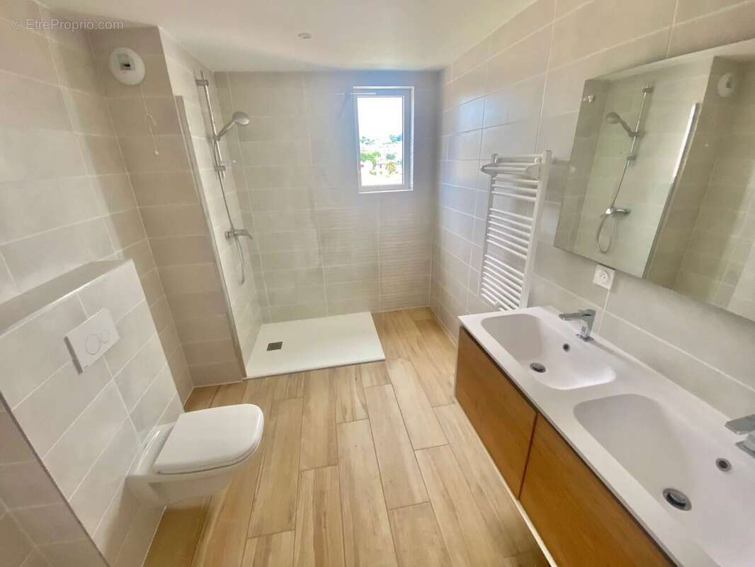 Appartement à SAINT-LAURENT-DU-VAR