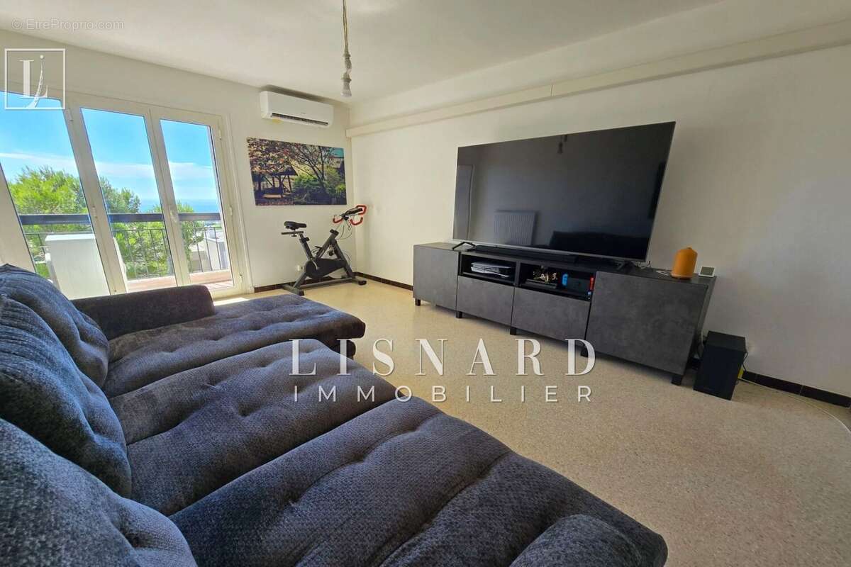 Appartement à VALLAURIS