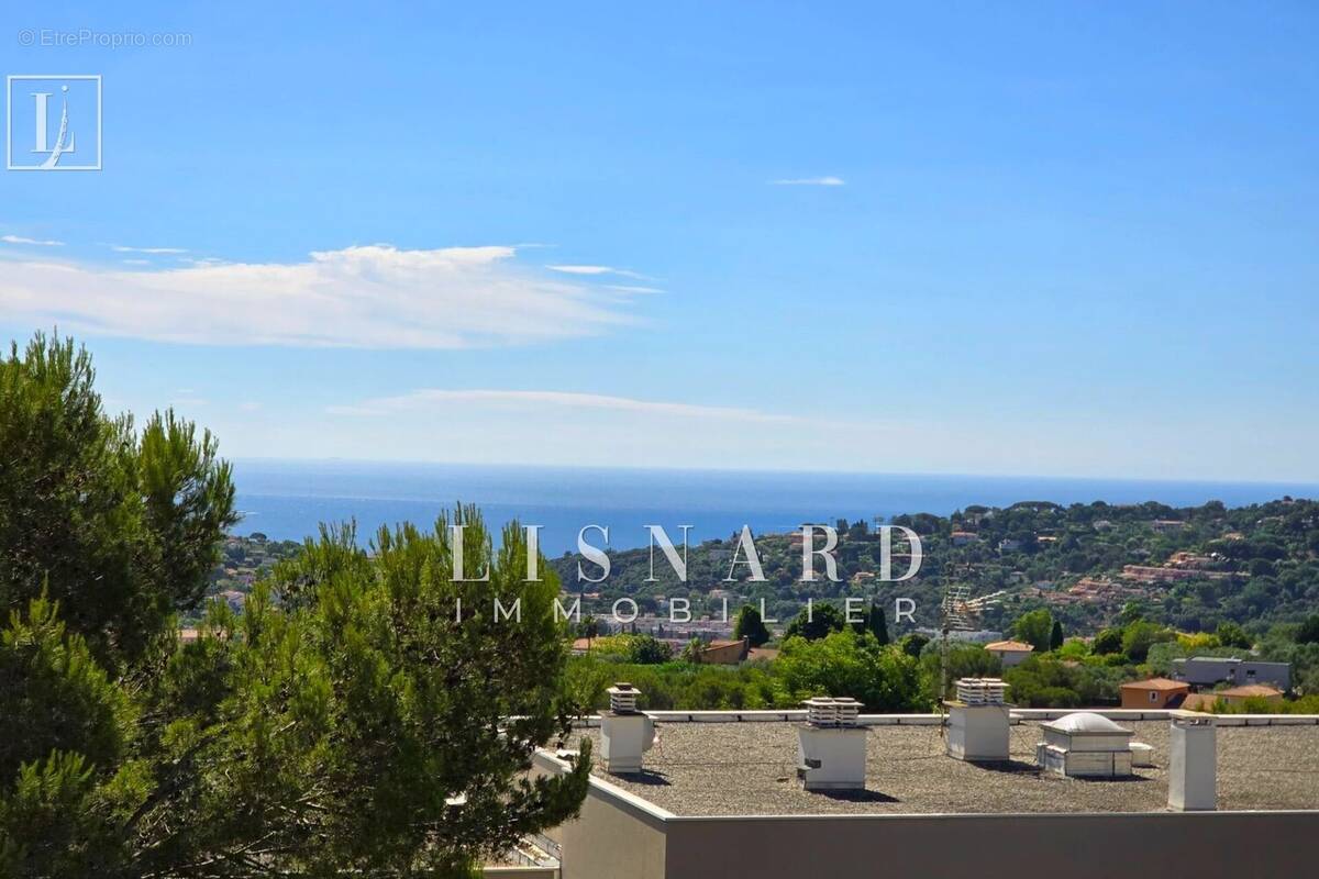 Appartement à VALLAURIS