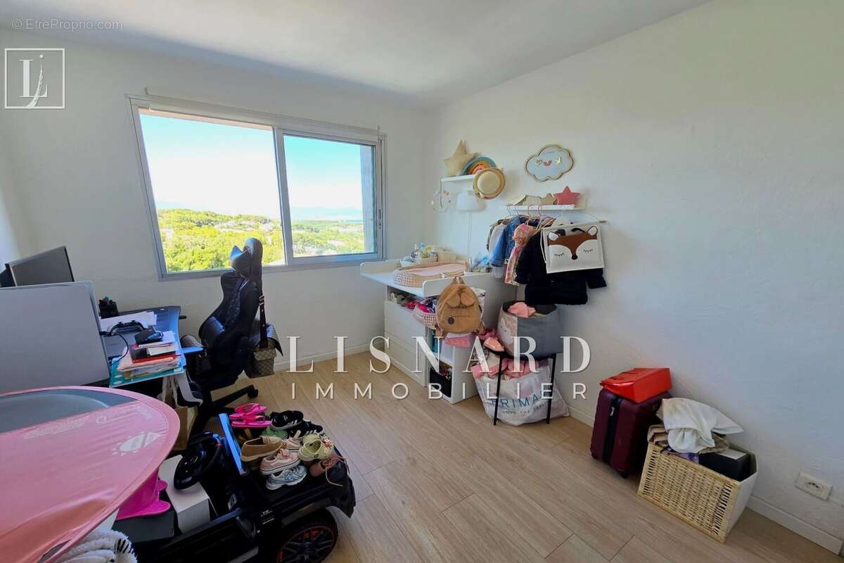 Appartement à VALLAURIS