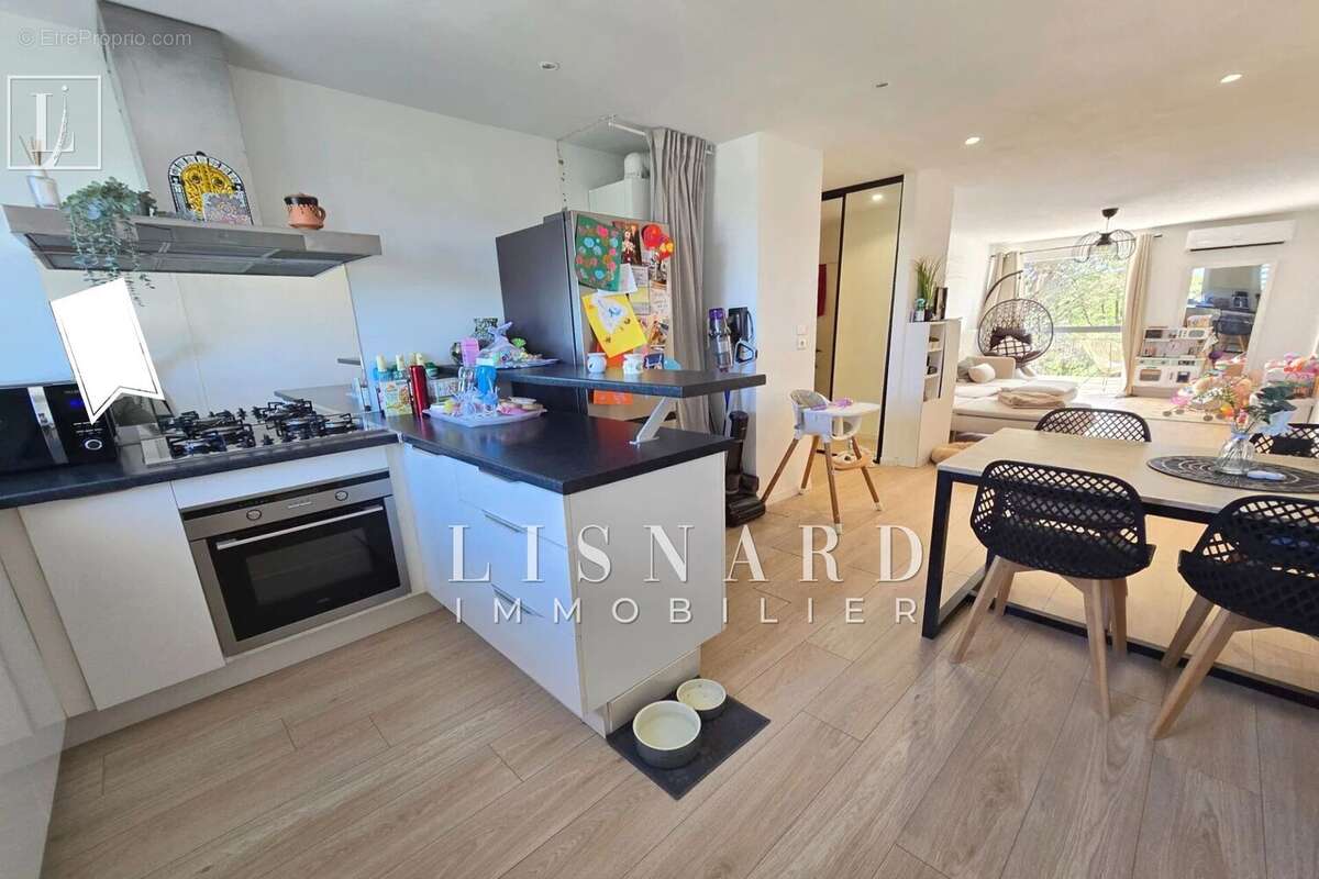 Appartement à VALLAURIS