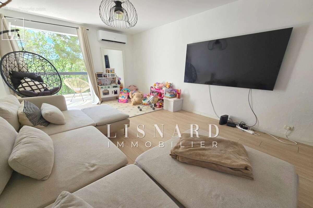 Appartement à VALLAURIS