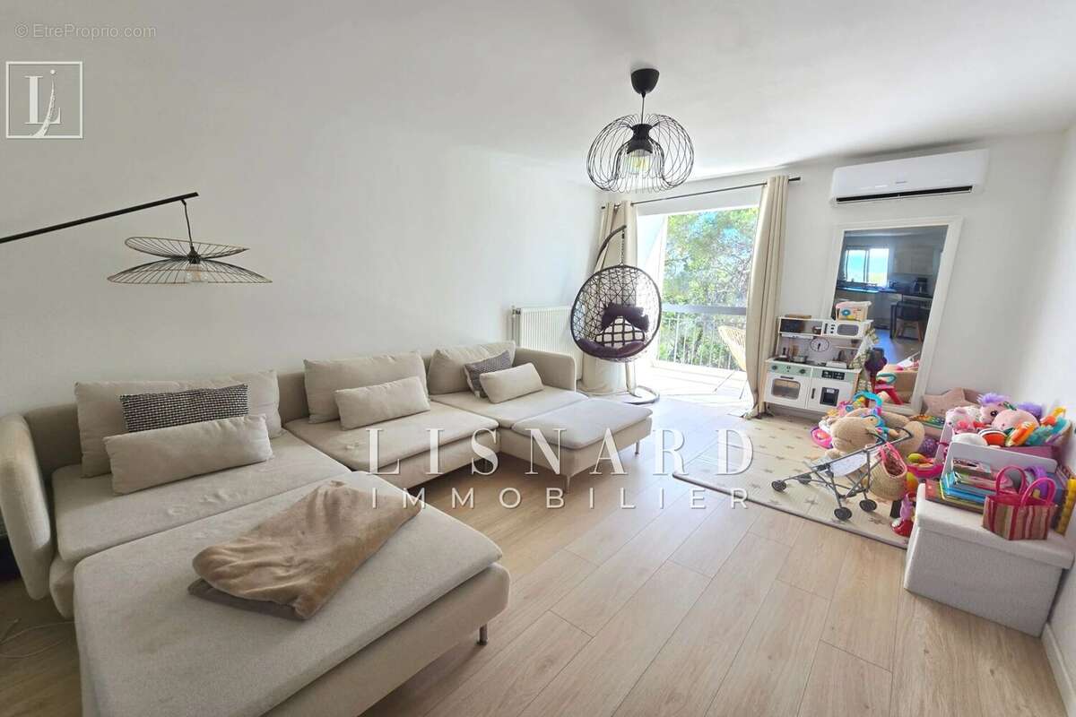 Appartement à VALLAURIS