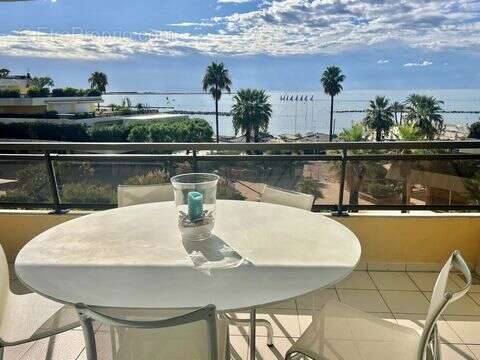 Appartement à SAINT-LAURENT-DU-VAR