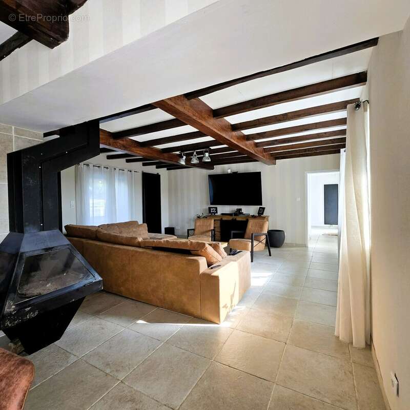 Maison à CRUZILLES-LES-MEPILLAT