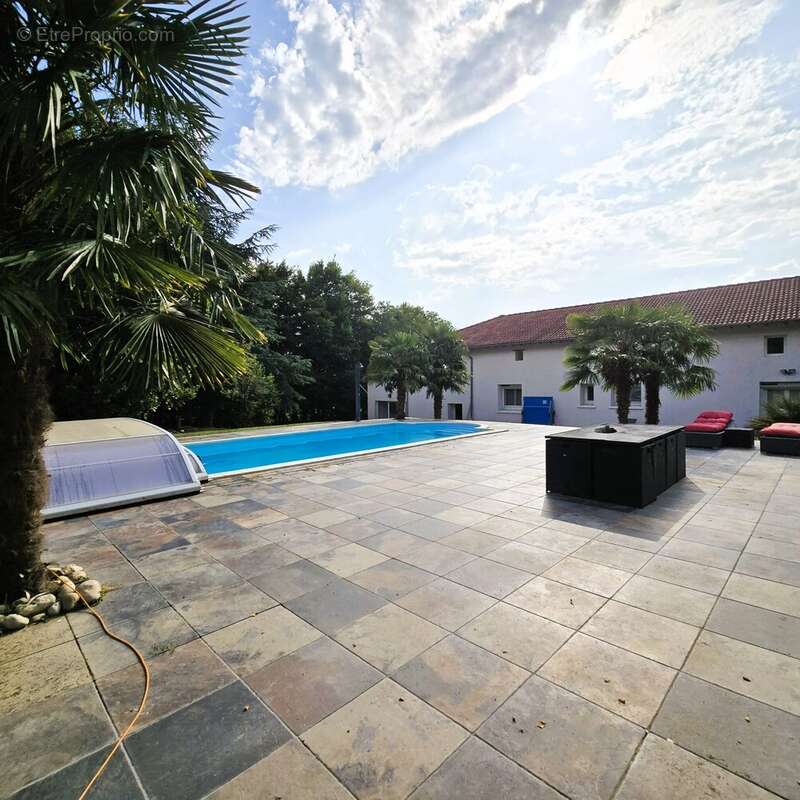 Maison à CRUZILLES-LES-MEPILLAT