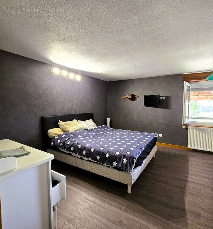 Maison à CRUZILLES-LES-MEPILLAT