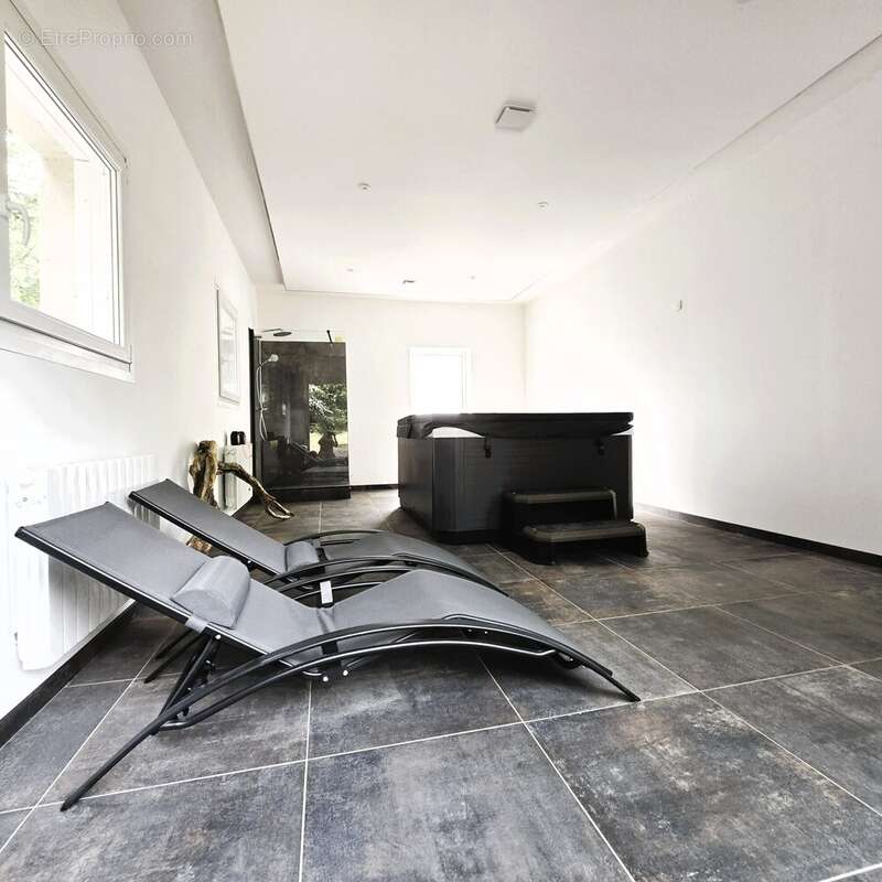 Maison à CRUZILLES-LES-MEPILLAT