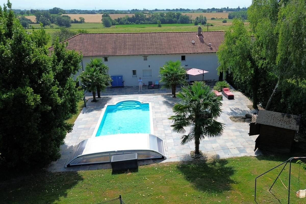 Maison à CRUZILLES-LES-MEPILLAT