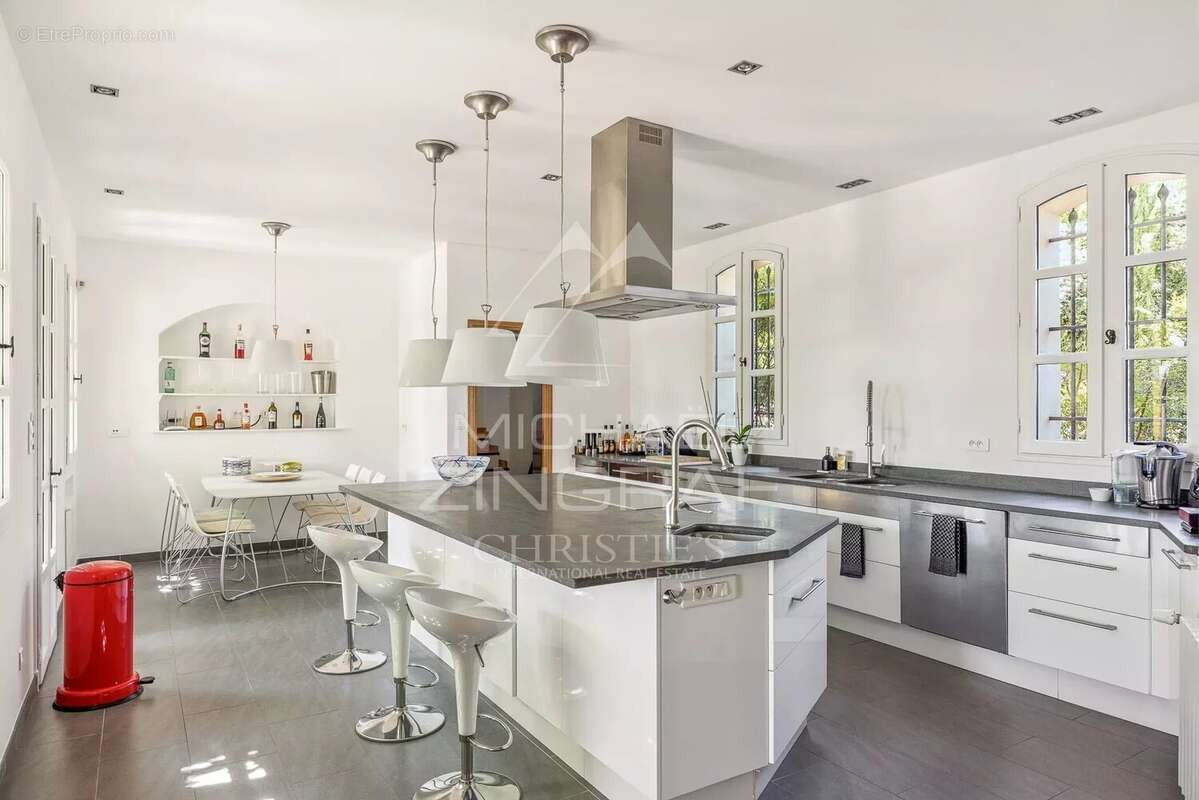 Maison à TOURRETTES-SUR-LOUP