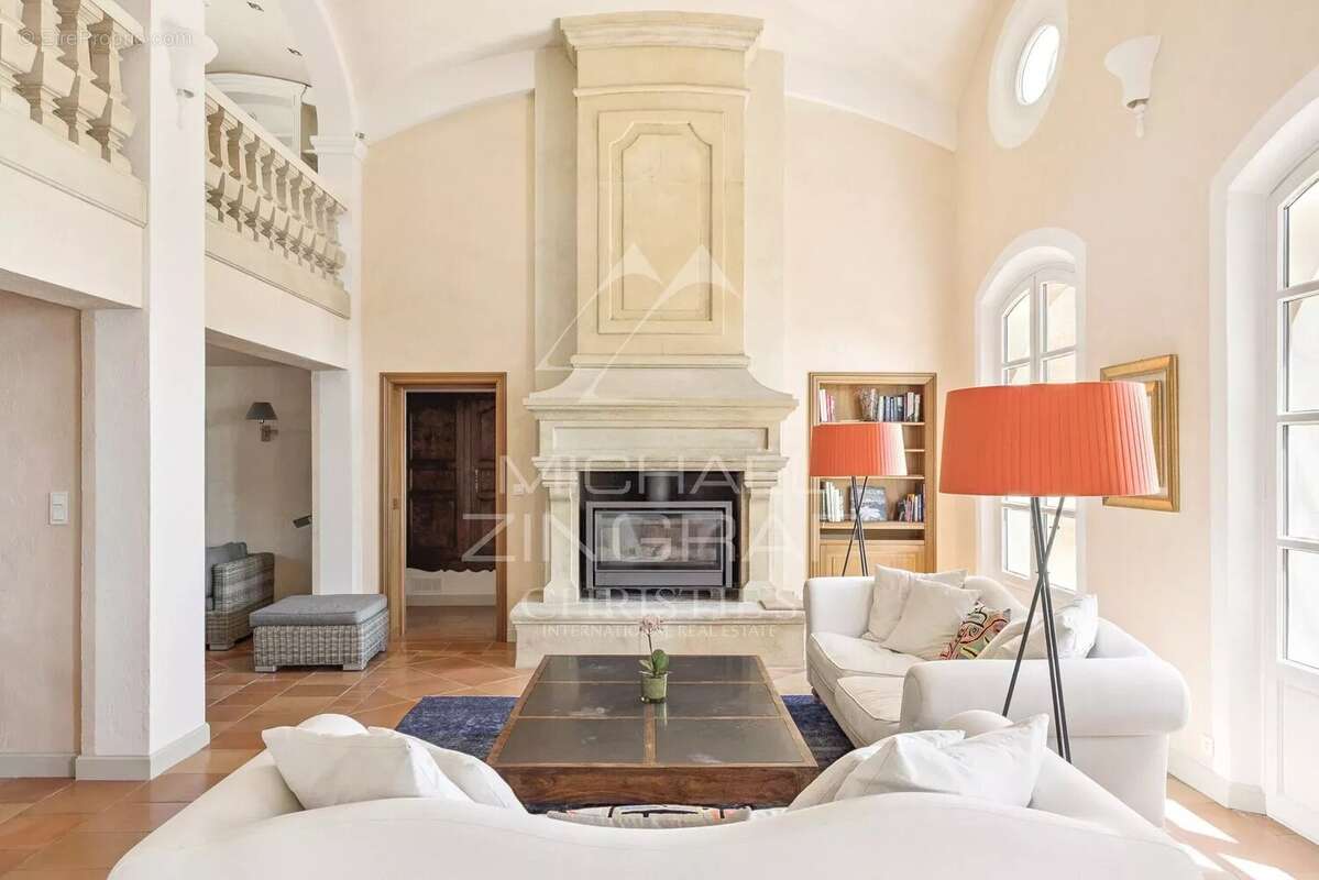 Maison à TOURRETTES-SUR-LOUP