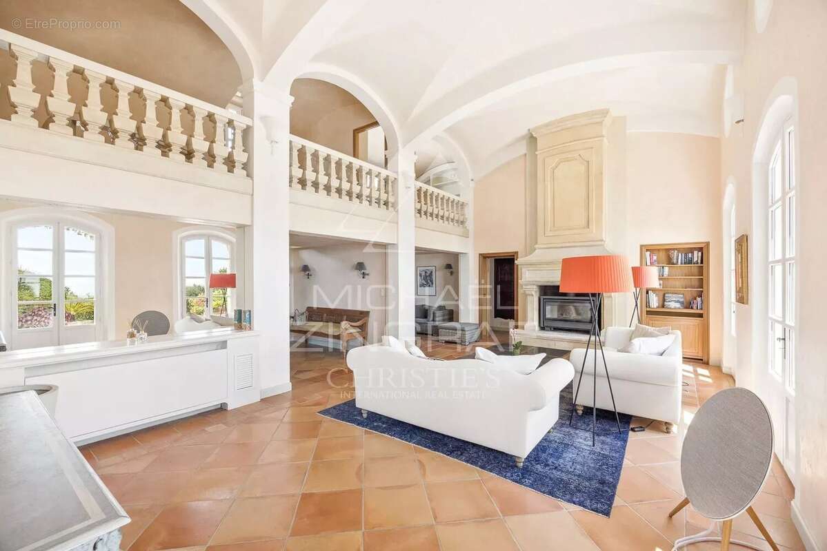 Maison à TOURRETTES-SUR-LOUP