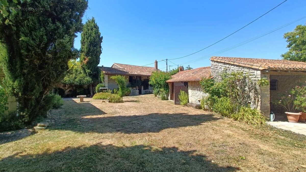 Maison à LA GRIMAUDIERE