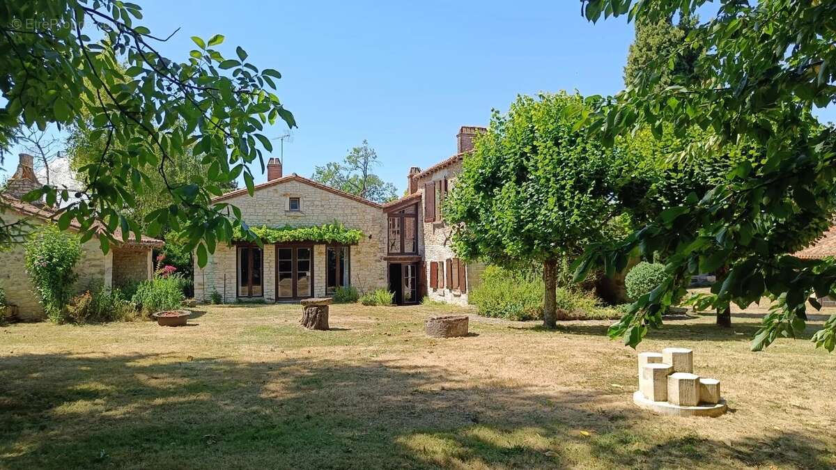 Maison à LA GRIMAUDIERE