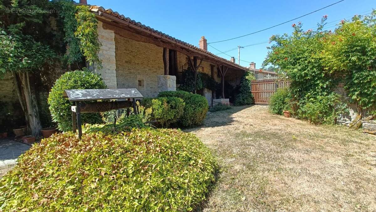 Maison à LA GRIMAUDIERE