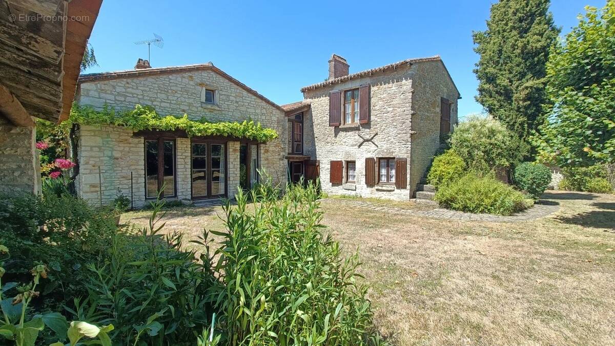 Maison à LA GRIMAUDIERE