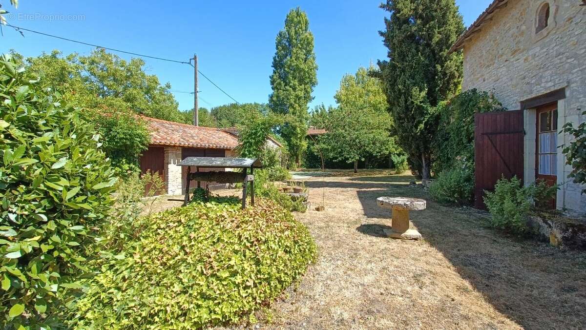 Maison à LA GRIMAUDIERE