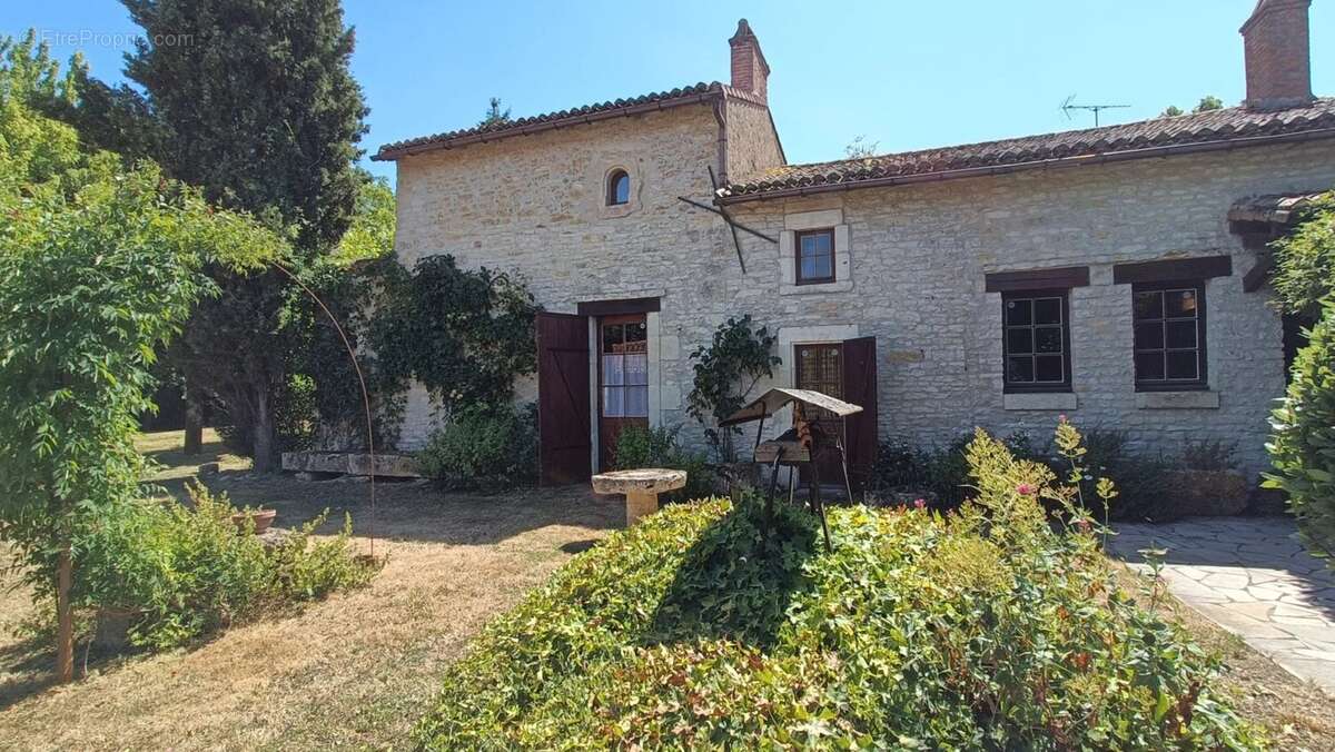 Maison à LA GRIMAUDIERE