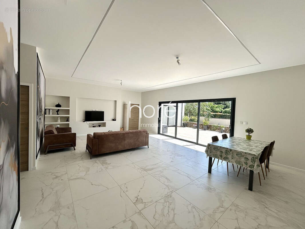 Maison à MAY-SUR-ORNE