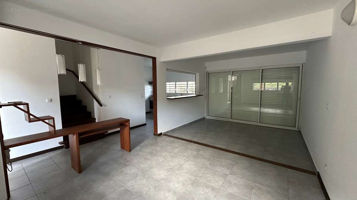 Maison à REMIRE-MONTJOLY