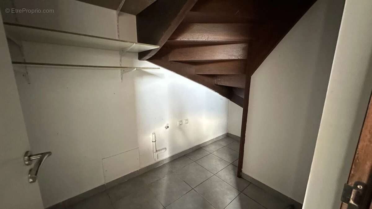 Maison à REMIRE-MONTJOLY