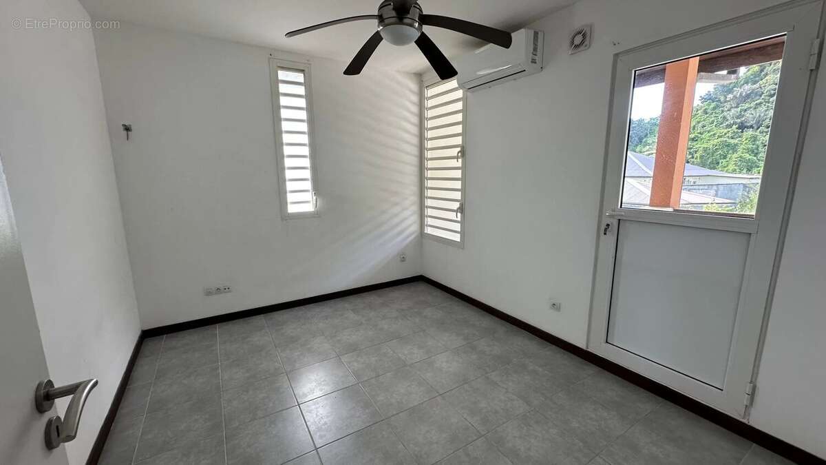 Maison à REMIRE-MONTJOLY