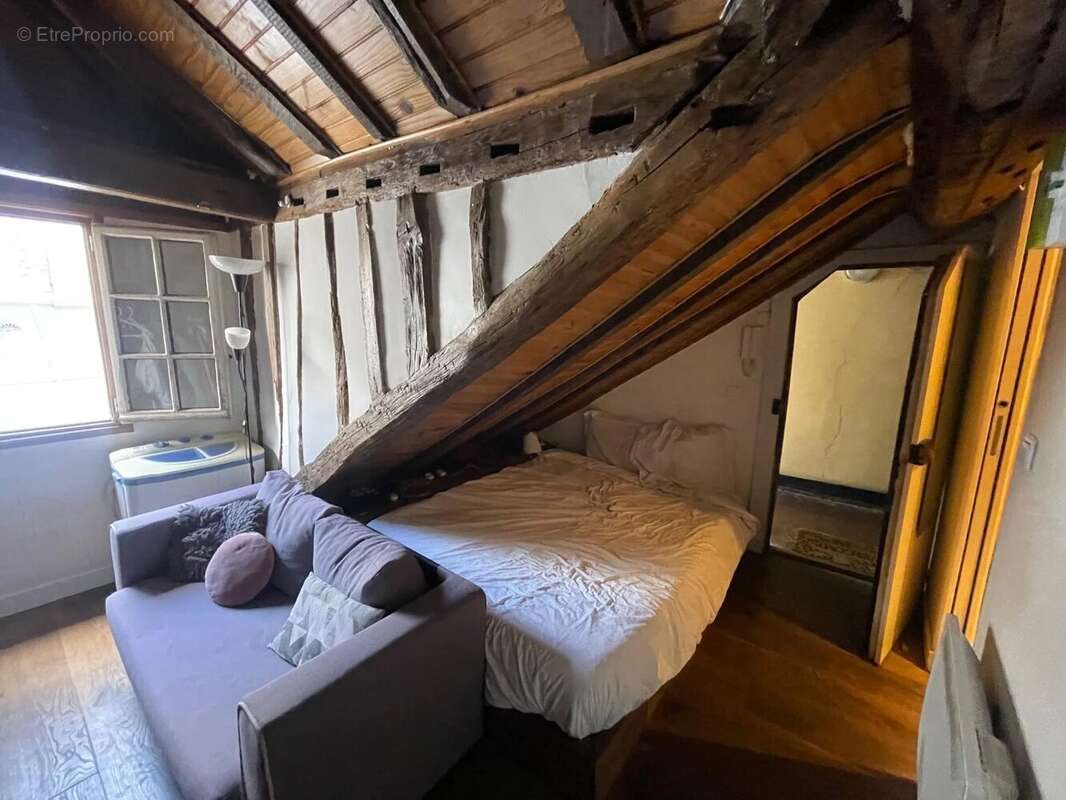 Appartement à PARIS-3E