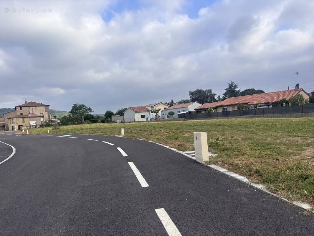 Terrain à SAINT-JEAN-DU-FALGA