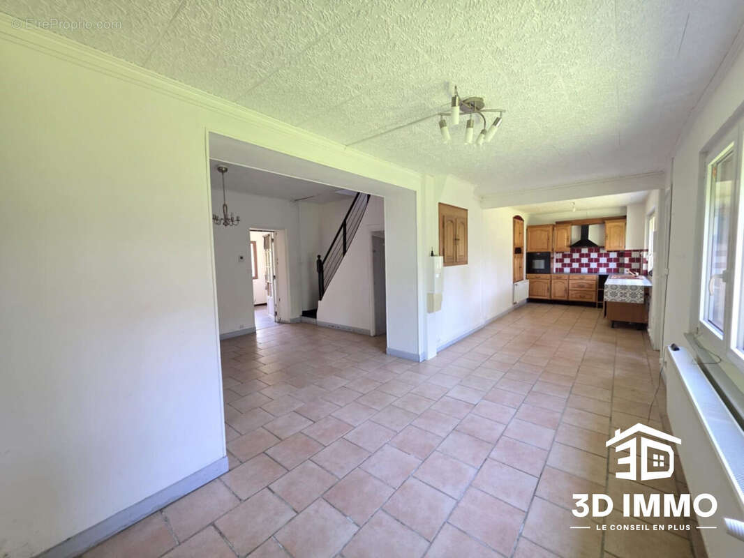 Maison à AVESNES-SUR-HELPE