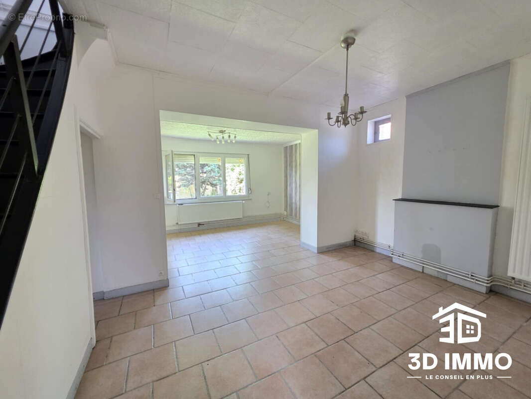 Maison à AVESNES-SUR-HELPE