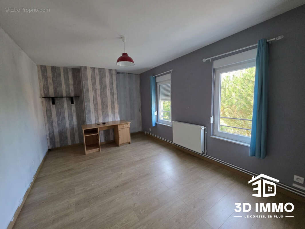 Maison à AVESNES-SUR-HELPE