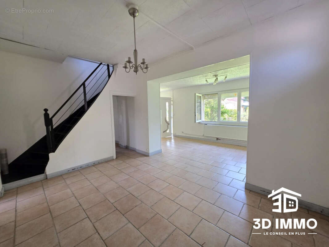 Maison à AVESNES-SUR-HELPE