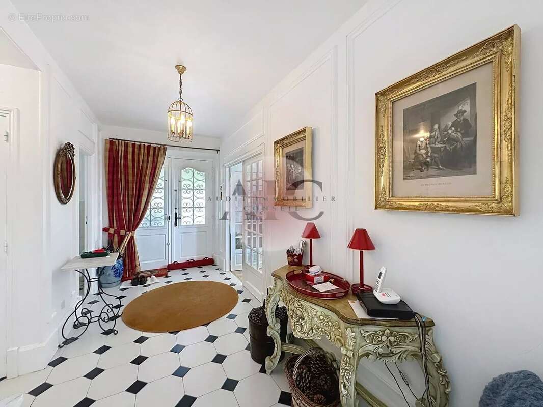 Maison à TOURRETTES
