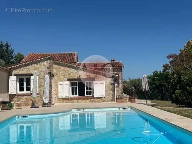 Maison à TOURRETTES