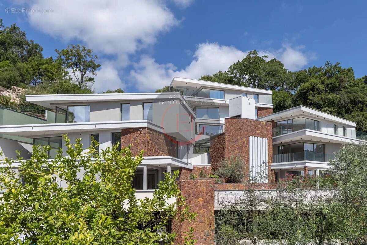 Appartement à LES ADRETS-DE-L&#039;ESTEREL