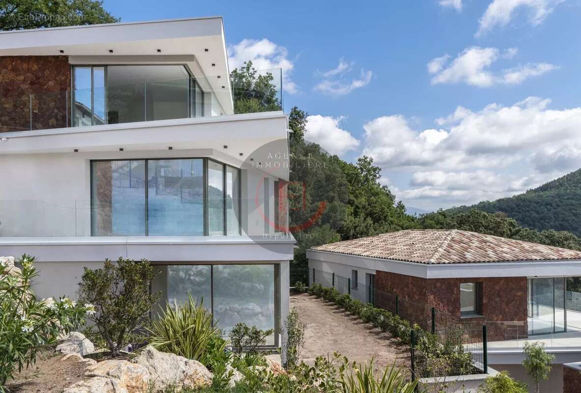 Appartement à LES ADRETS-DE-L&#039;ESTEREL