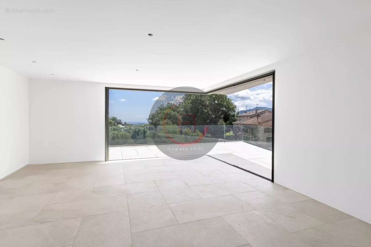 Appartement à LES ADRETS-DE-L&#039;ESTEREL