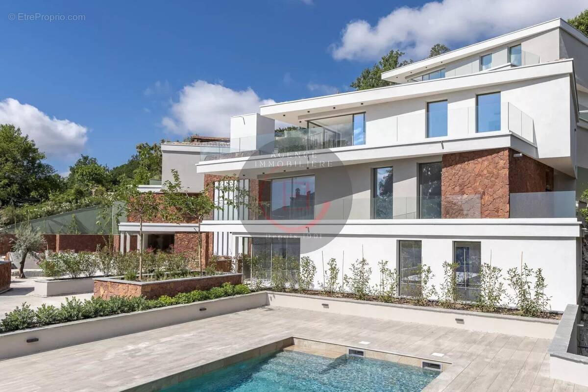 Appartement à LES ADRETS-DE-L&#039;ESTEREL