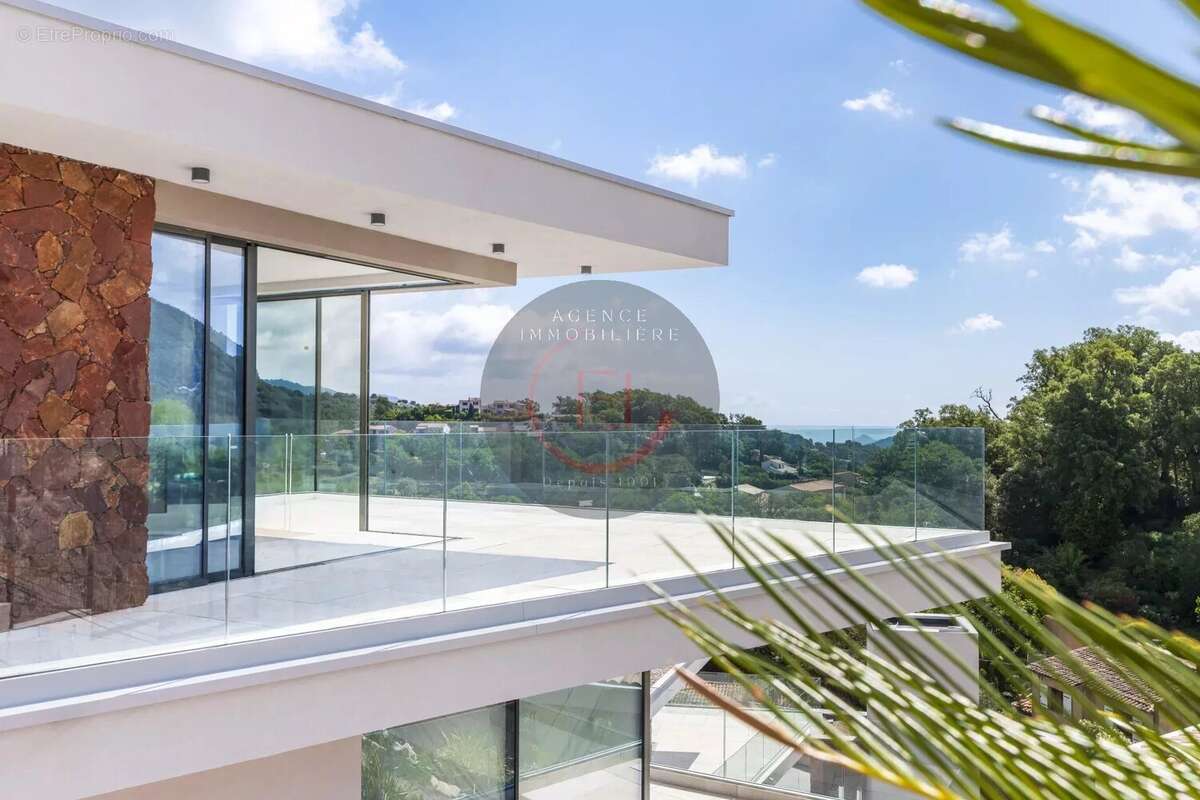 Appartement à LES ADRETS-DE-L&#039;ESTEREL
