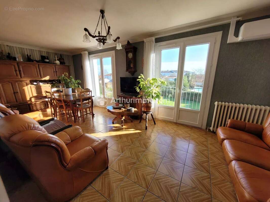 Maison à SAINT-JULIEN-DE-L&#039;ESCAP