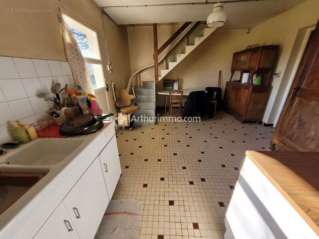 Maison à SAINT-JULIEN-DE-L&#039;ESCAP