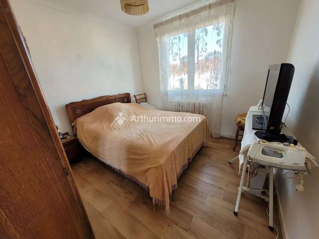 Maison à SAINT-JULIEN-DE-L&#039;ESCAP