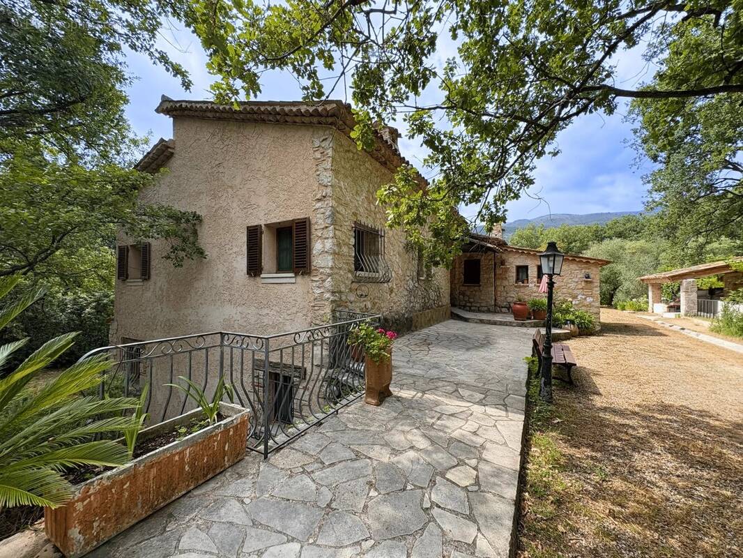 Maison à TOURRETTES-SUR-LOUP