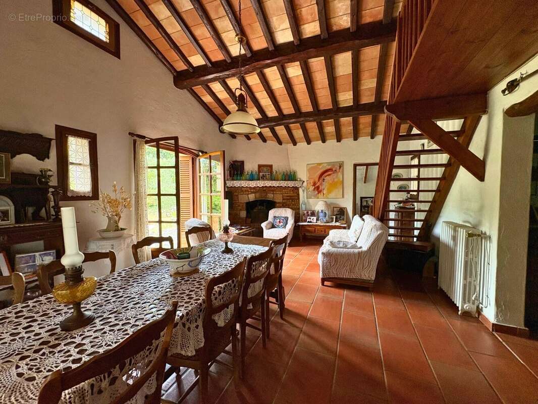 Maison à TOURRETTES-SUR-LOUP