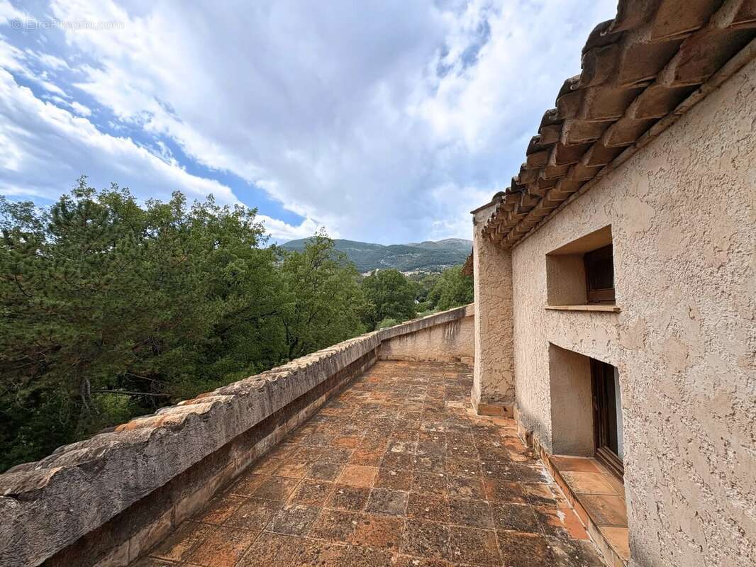 Maison à TOURRETTES-SUR-LOUP
