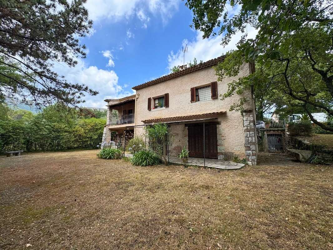 Maison à TOURRETTES-SUR-LOUP