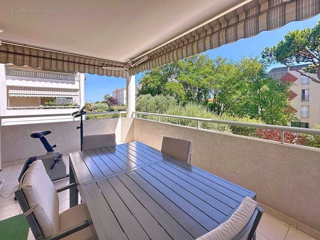 Appartement à SAINT-LAURENT-DU-VAR