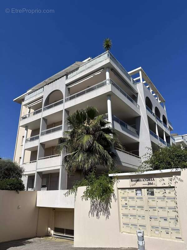 Appartement à SAINT-LAURENT-DU-VAR